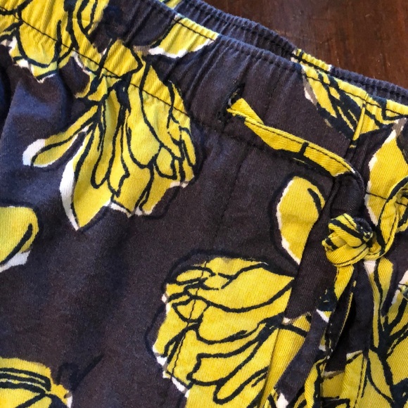 GAP Plus Shorts - Picture 2 of 4